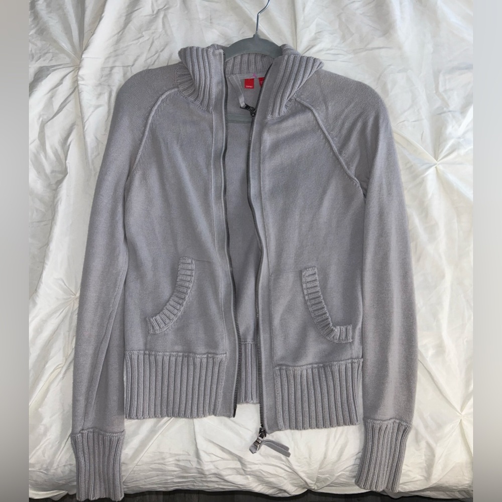 Grey fall sweater.🩶
S/M